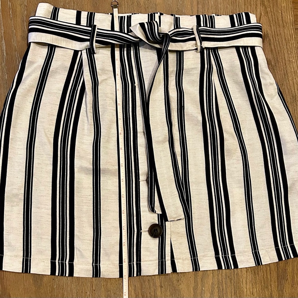 Topshop. Very cute paperbag waist with belt - Picture 3 of 5